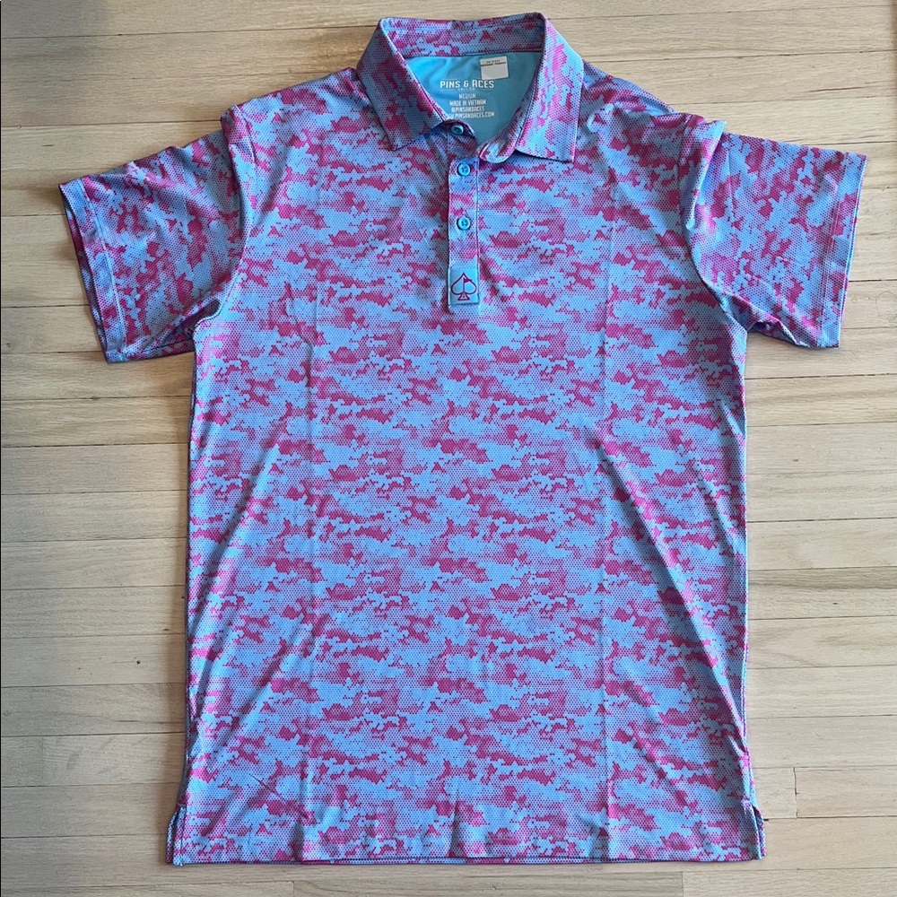 Pins & Aces - Polo shirt in Camouflage pattern (Light Blue and Red)